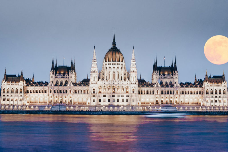 ساختمان پارلمان مجارستان در بوداپست