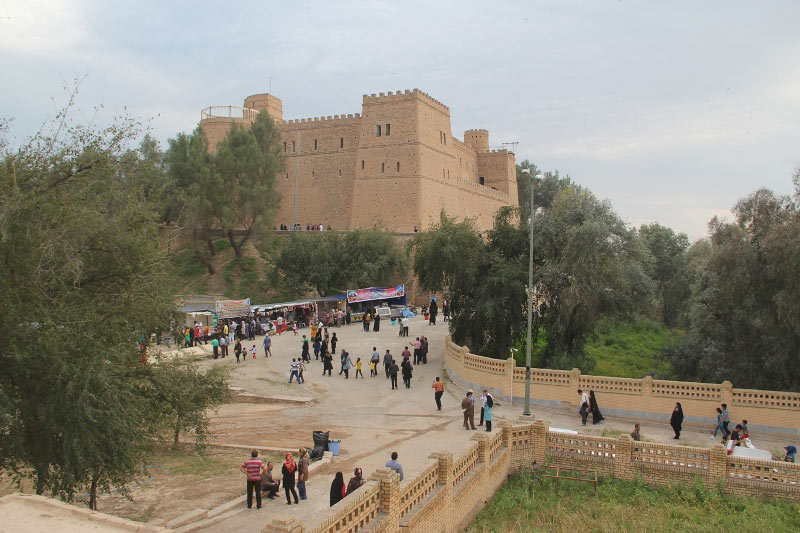قلعه باستانی شوش در حضور گردشگران