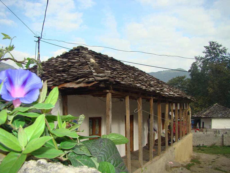 خانه های روستایی در ارتفاعات لاویج