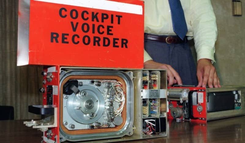 ضبط‌کننده صداهای کابین و هواپیما