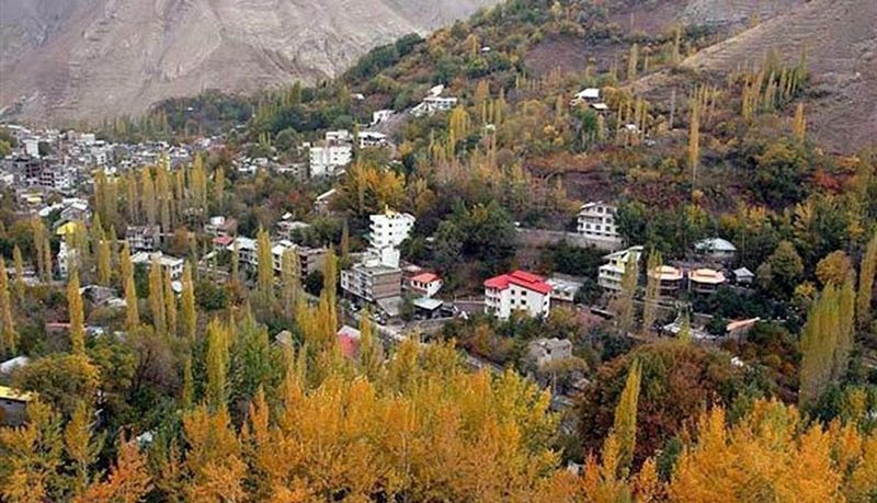 طبیعت زیبای روستای خور میان کوهستان البرز از نمای بالا