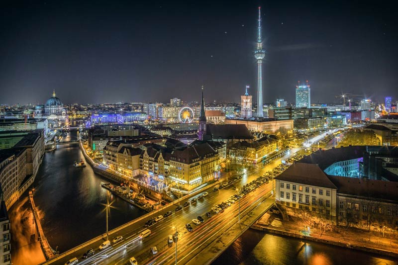 نمایی از رود اسپری برلین در شب