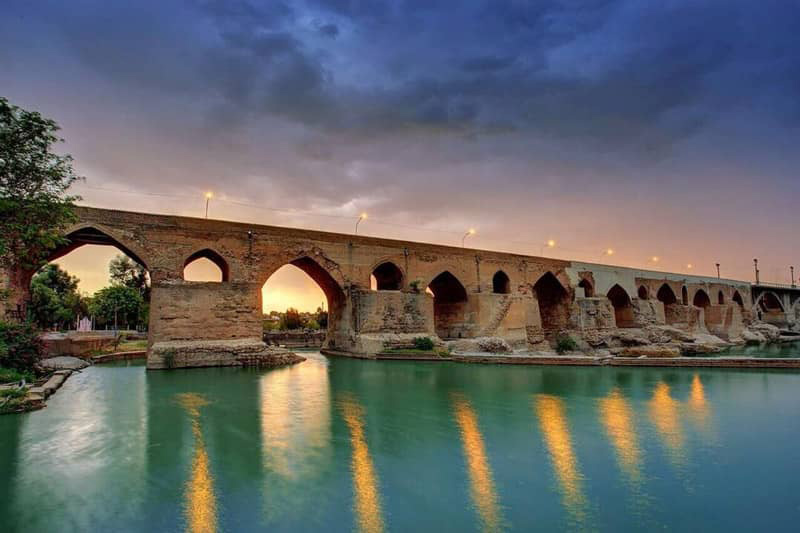 پل تاریخی دزفول با نورپردازی شبانه