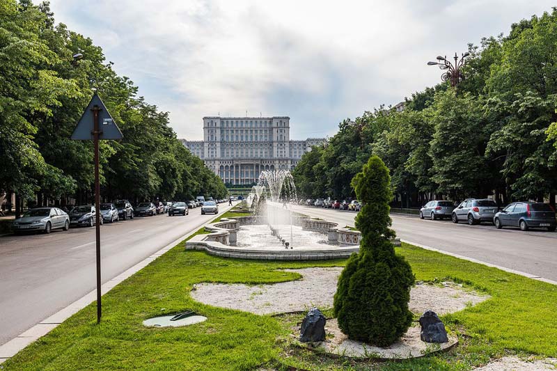 کاخ پارلمان در بخارست رومانی