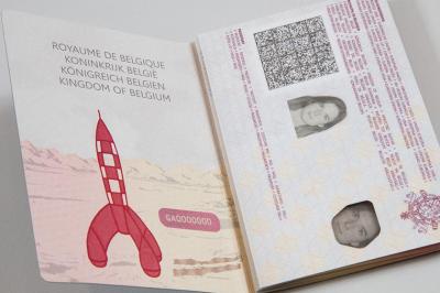 پاسپورت جدید بلژیک با تصاویری از تن تن و اسمورف ها