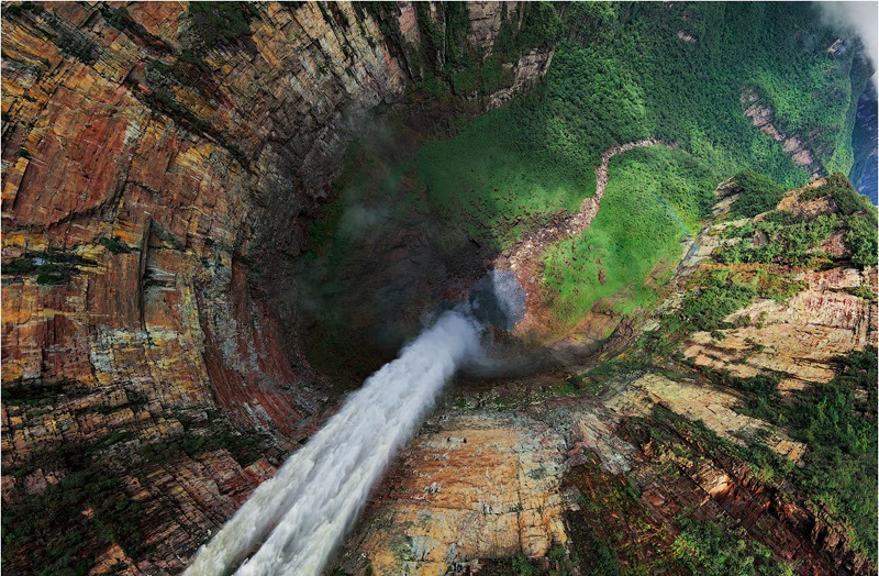 آبشار دراگون در ونزوئلا