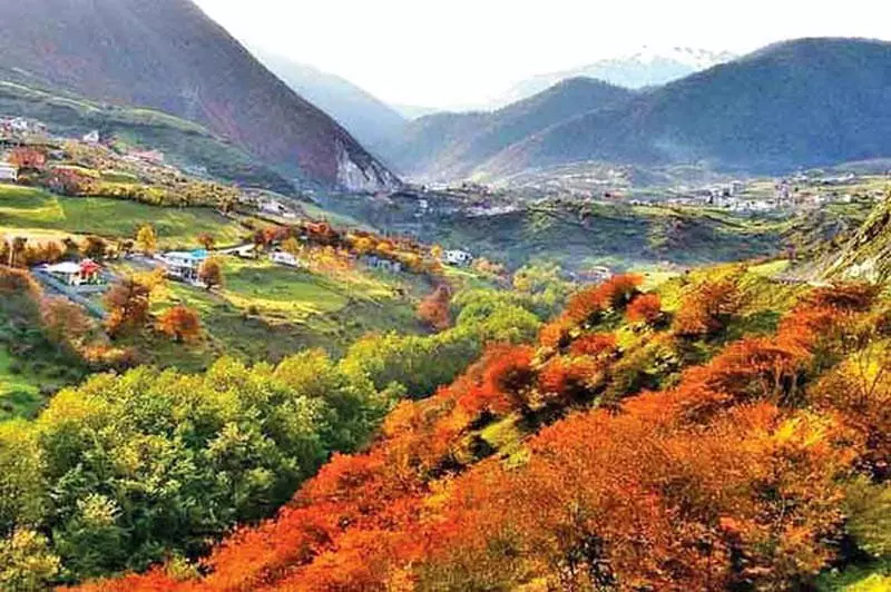 روستای لاویج با طبیعت رنگارنگ پاییزی