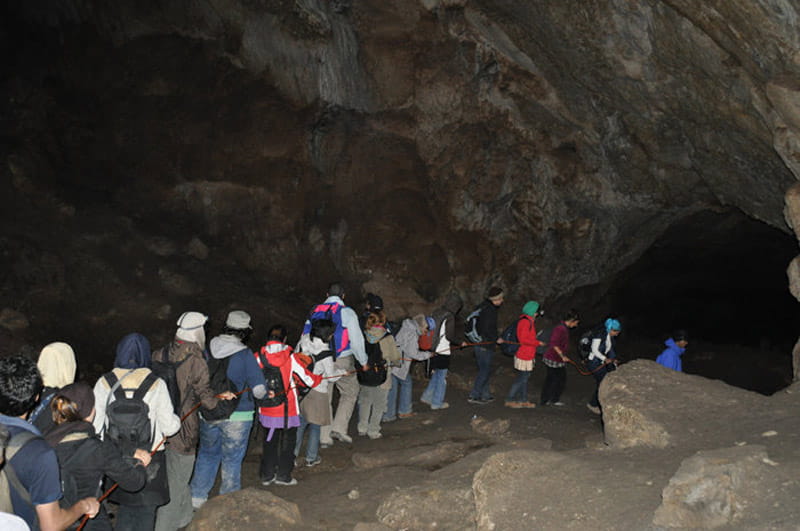گروه غارنوردی دسته جمعی در غار رودافشان
