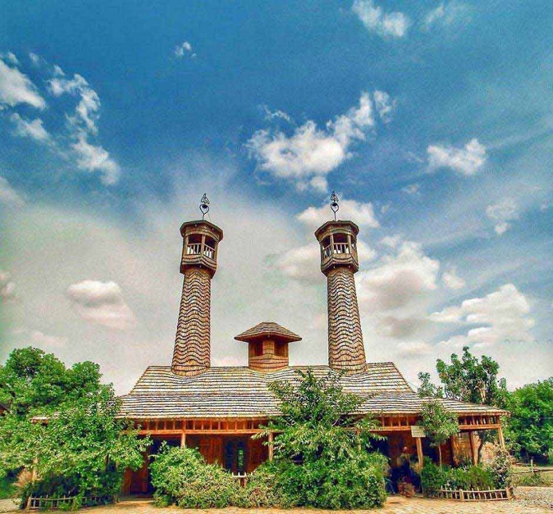 مسجد دهکده چوبی نیشابور در بهار