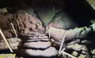 پلکان ورودی به غار بورنیک