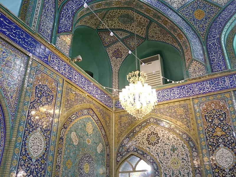تزیینات کاشیکاری در داخل مسجد شاه