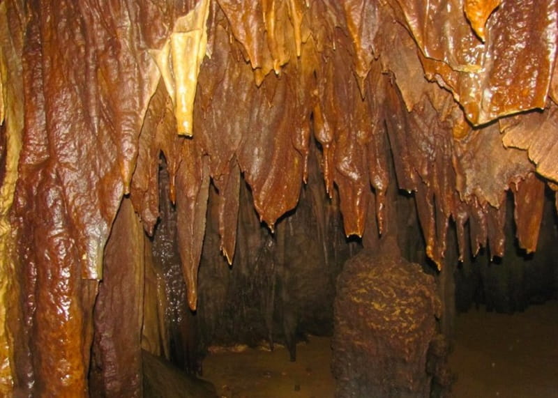 داخل غار پراو