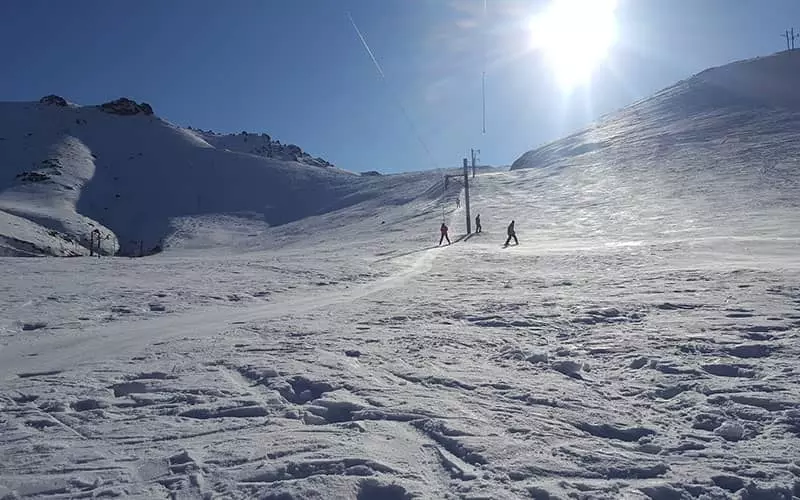 اسکی بازی در پیست