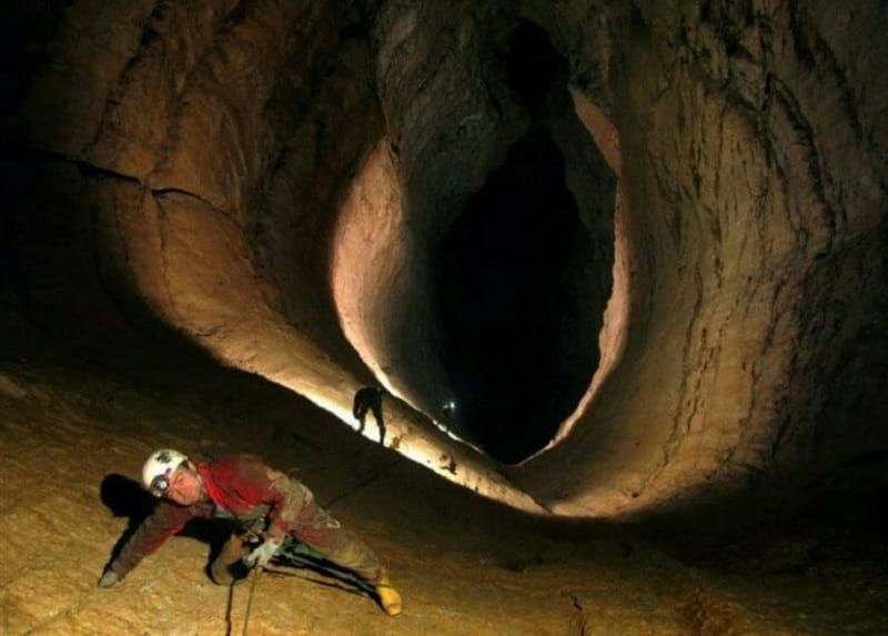 عمق غار پراو