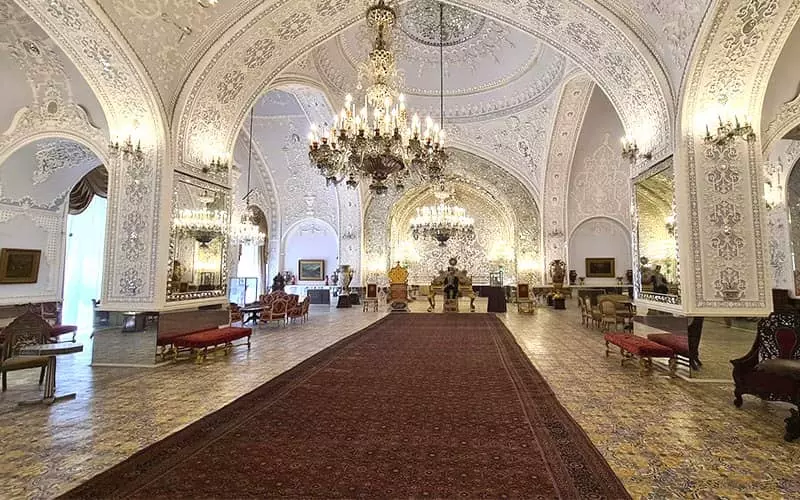 فضای داخلی کاخی باشکوه و تاریخی