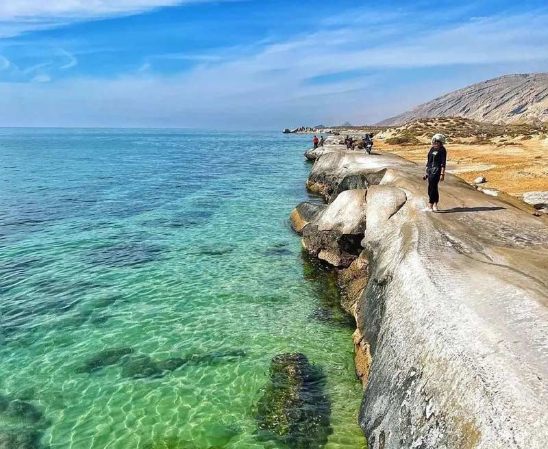 ساحل نیرم پارسیان در جوار آب های زلال خلیج فارس