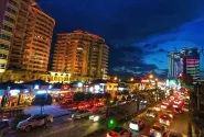 خیابان‌های سلمان شهر در نور شب 