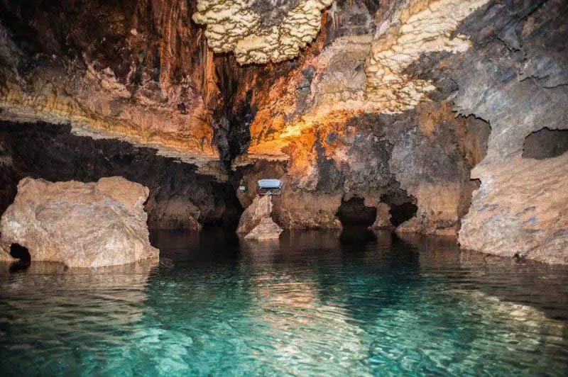 غار آبی دانیال