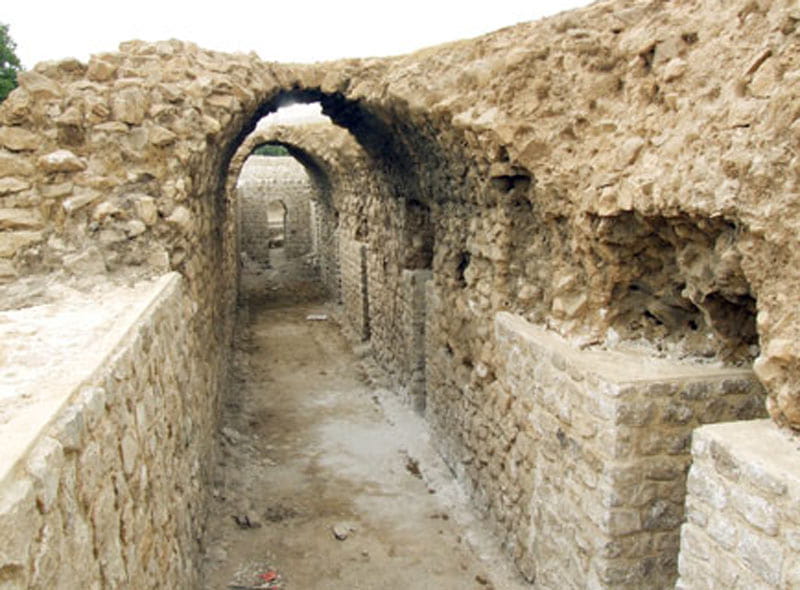 راهروهای بناهای شهر تاریخی سیروان در روستای سراب کلان
