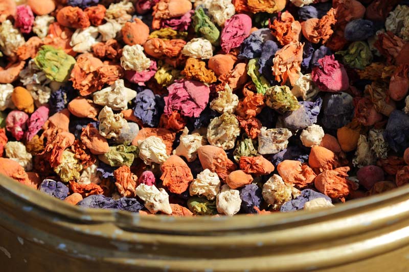 انواع ادویه و گل‌های خشک در مراکش