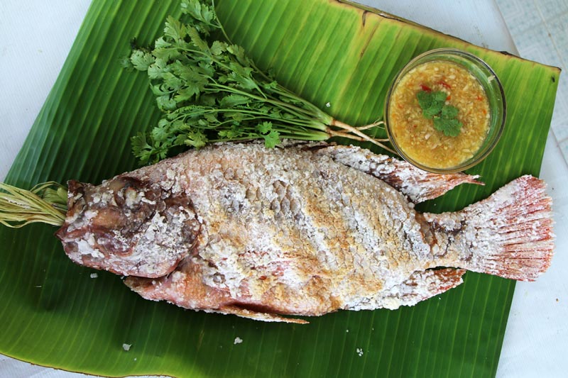پلا پائو، ماهی گریل شده با طعم علف لیمو