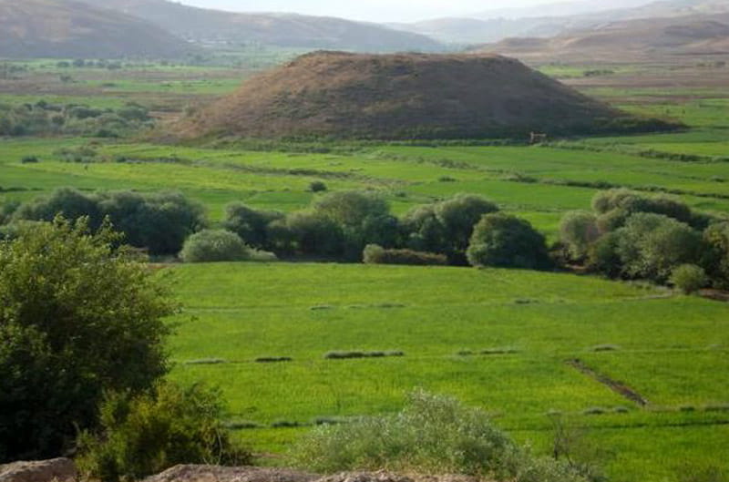 تل باستانی سیروان در ایلام و نزدیک شهر تاریخی سیروان