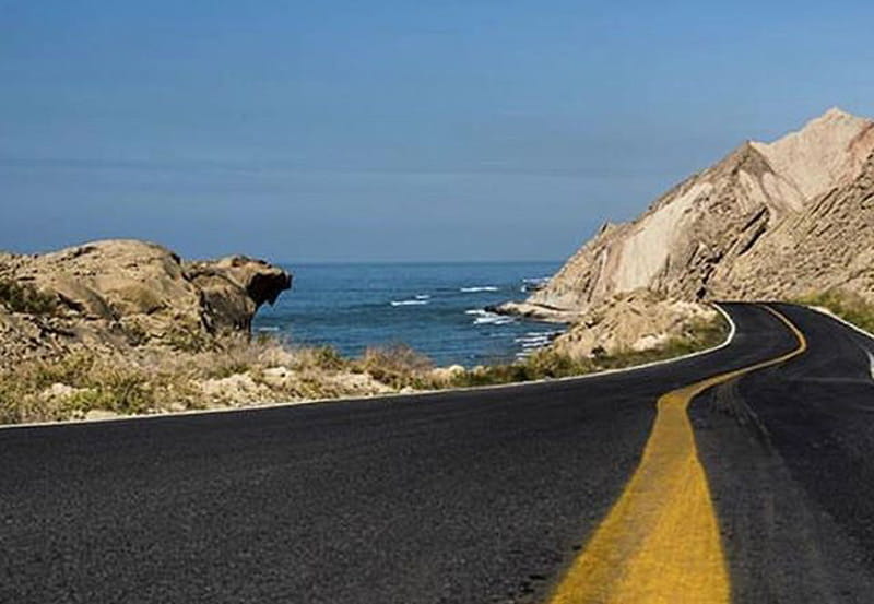جاده مقام بستانو در جوار خلیج فارس