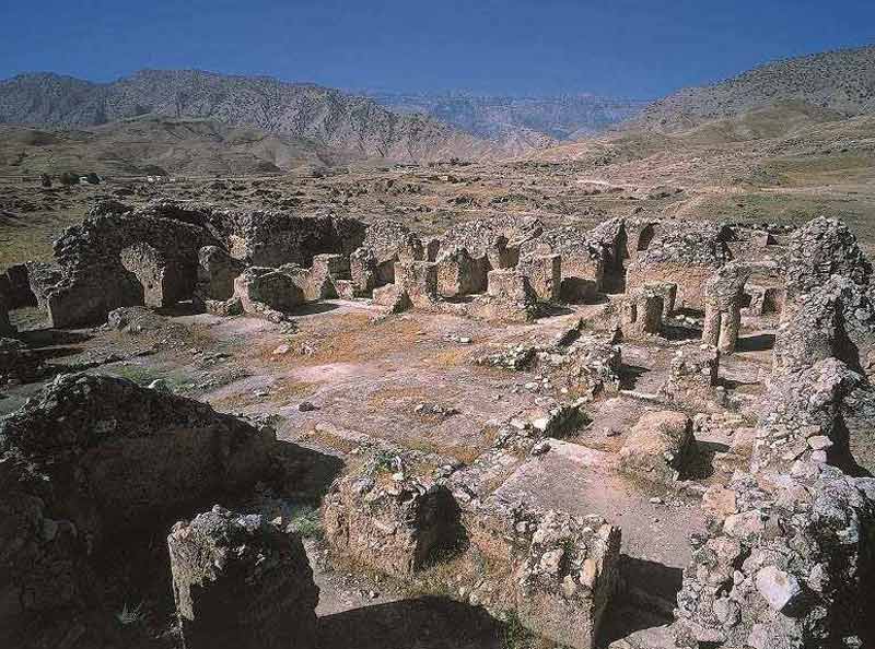 بقایای شهر تایخی سیروان ایلام در تپه باستانی