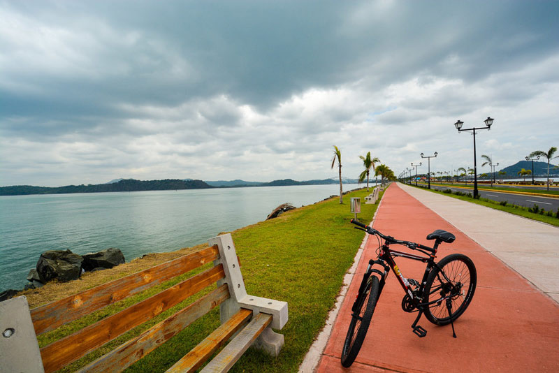دوچرخه‌سواری در گذرگاه آمادور پاناما