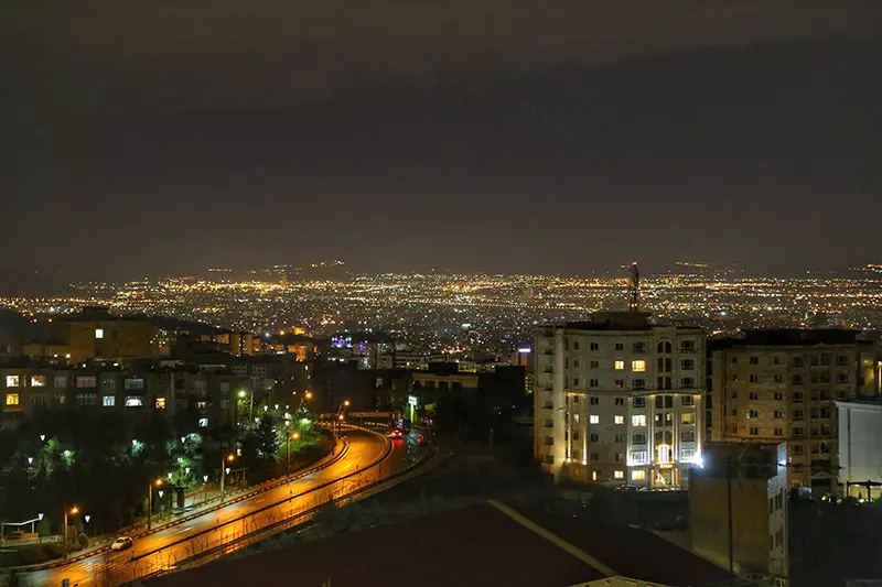 محله دارآباد در شب