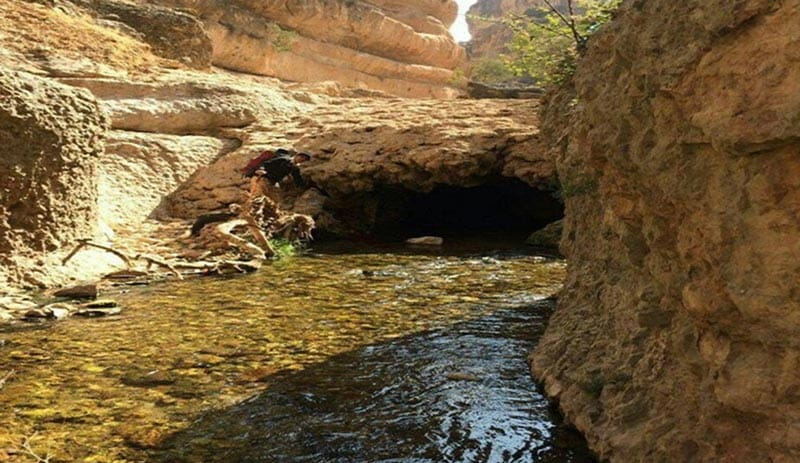 غار پل خدا در انتهای تنگه شیرز در مسیر رودخانه شیرز