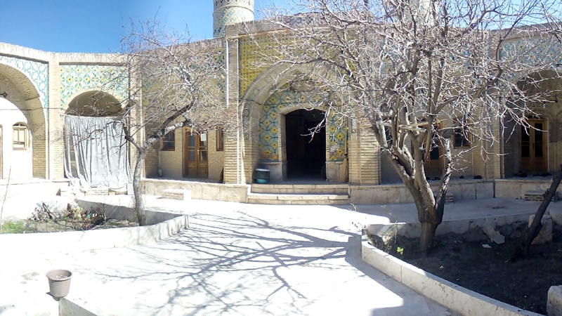 حیاط مسجد خانم زنجان
