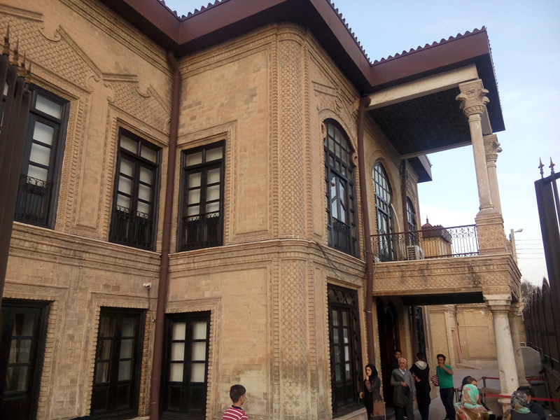 ساختمان موزه باستان شناسی و مردان نمکی زنجان