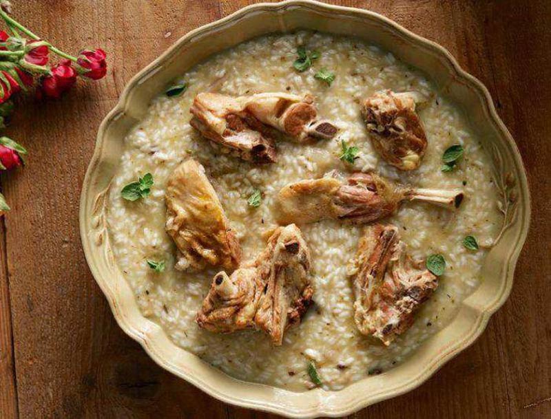 برنج با عصاری گوشت، از غذاهای سنتی کرت در یونان
