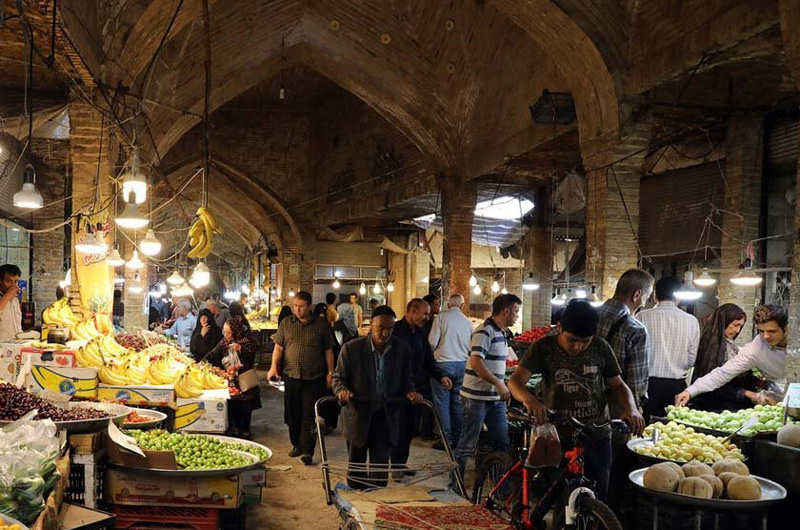 جمعیت خریداران در بازار زنجان