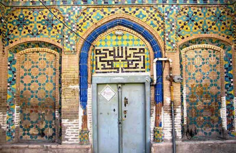 در ورودی مسجد خانم زنجان