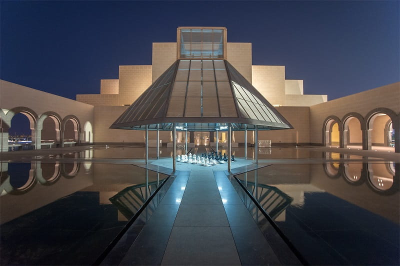 نمای موزه هنرهای اسلامی قطر  در شب