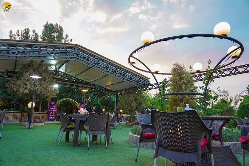 کافه باغ بام شهر اصفهان