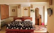 اتاقی سنتی با تخت دو نفره