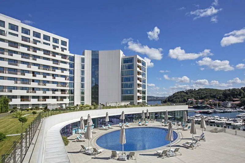 استخر شنا گراند تارابیا در هتل تارابیا استانبول 