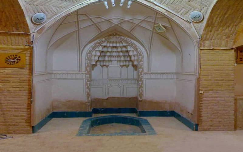 محراب مسجد با تزیینات گچبری