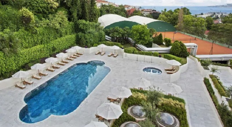 استخر شنای روباز هتل کنراد استانبول بسفر 