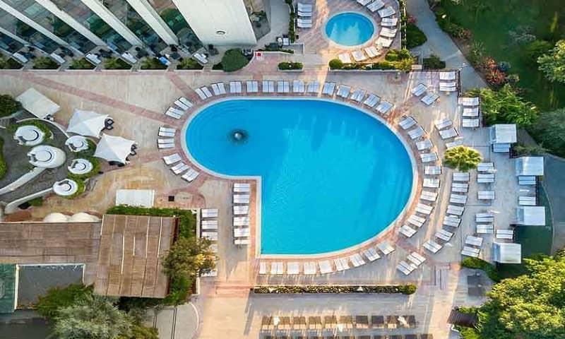 استخر شنا هتل گرند حیات استانبول
