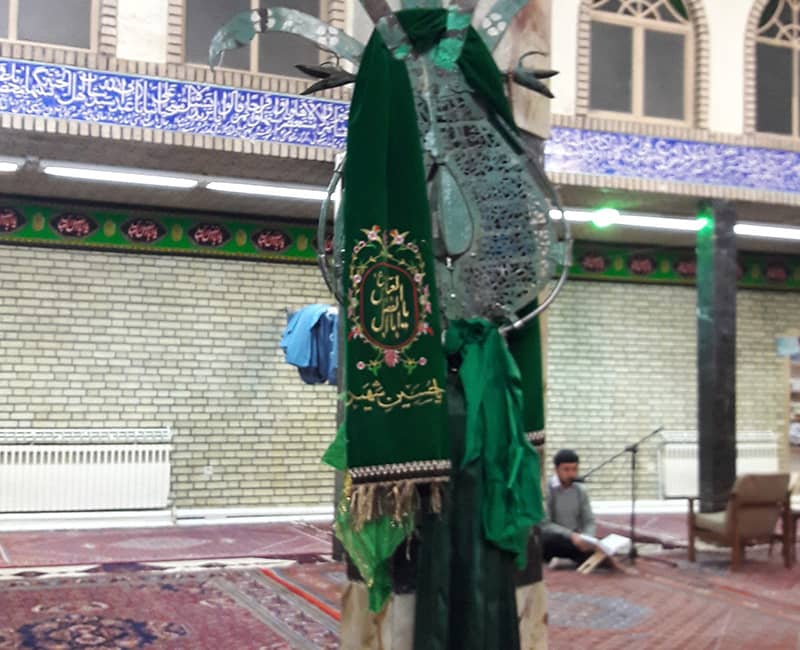 علم حضرت عباس در حسینیه زنجان