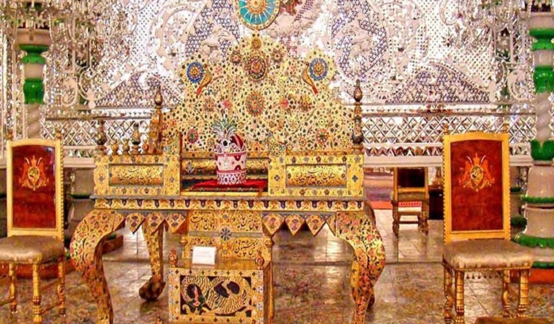 نگینی از تخت طاووس قاجاری در زمان ناصرالدین شاه دزدیده شد
