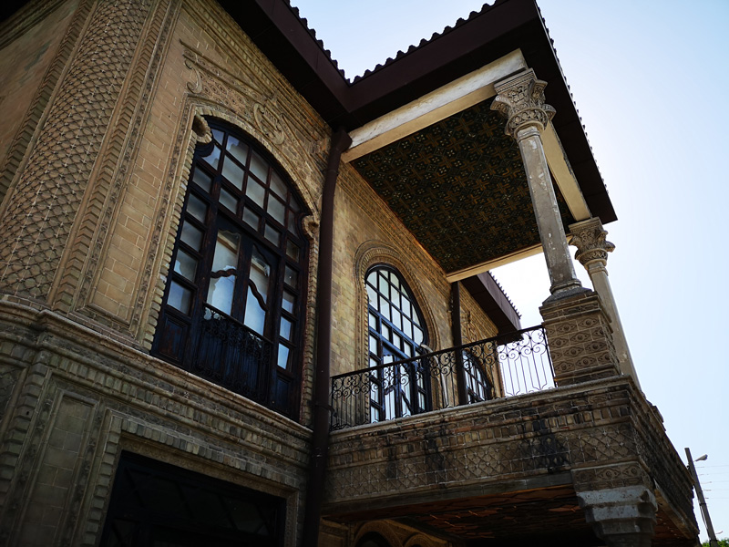 ورودی موزه باستان شناسی و مردان نمکی زنجان
