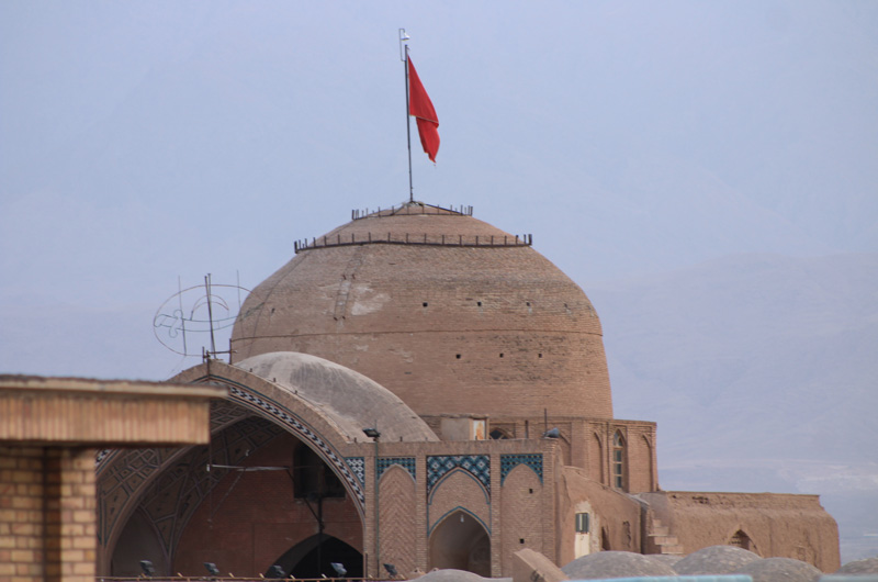 گنبد و پرچم مسجد جامع کاشان