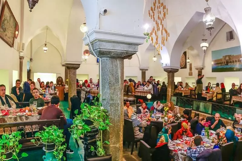 کافه رستوران سنتی رمانس اصفهان