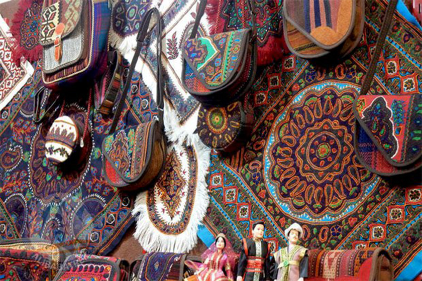 افتتاح اولین پنجشنبه‌بازار صنایع دستی در باغ هنر اراضی عباس‌آباد 