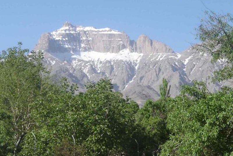 کوه برفخانه از نمای روستای طزرجان یزد